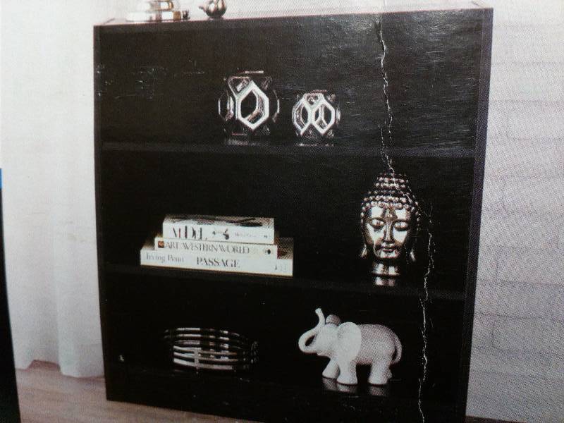 lot 58 image: Mainstays 3 Shelf Bookcase