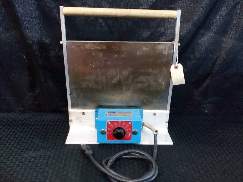 lot 110 image: Watson Bowman Acme Heat Plate