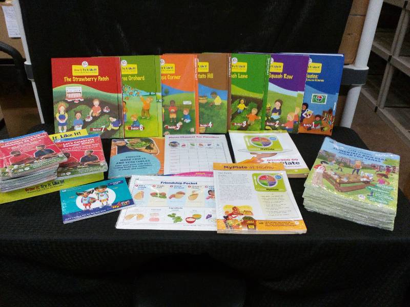 lot 133 image: Summer Nutrition Program Kit EnglishSpanish