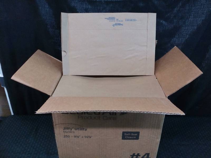 lot 138 image: Jiffy Utility Mailers #4