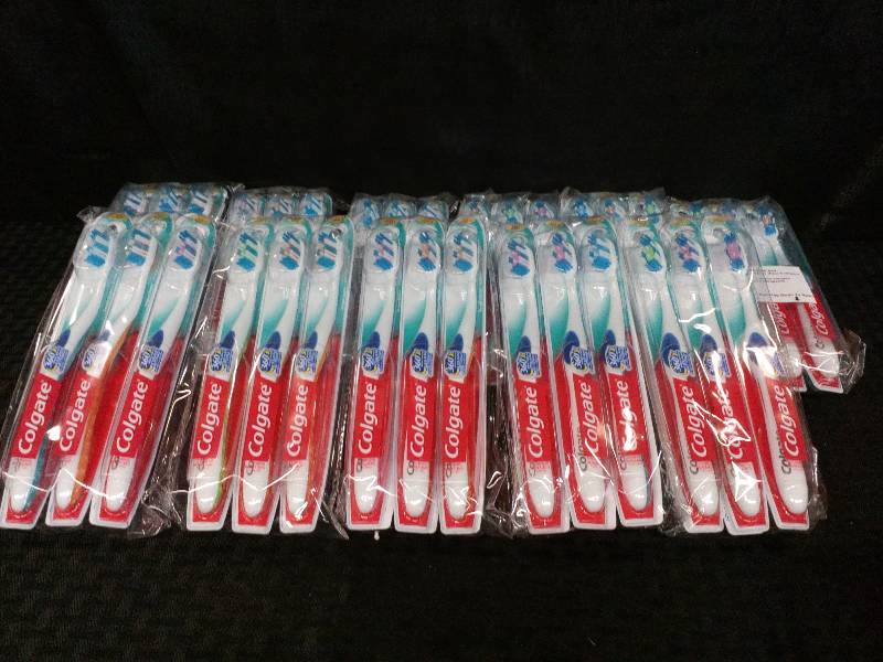 lot 200 image: Colgate 360 Soft Ultra Compact Head Toothbrushes