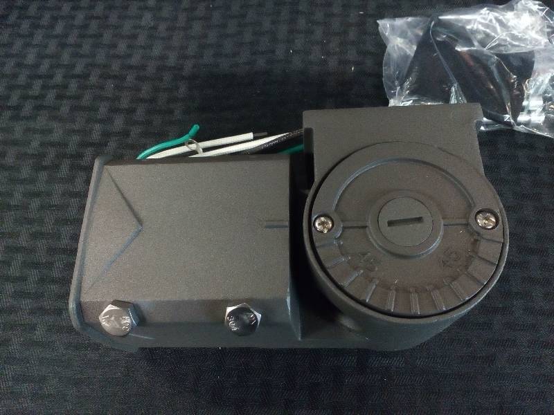 lot 203 image: Die Cast Slip Fitter Bracket Angle Indicator