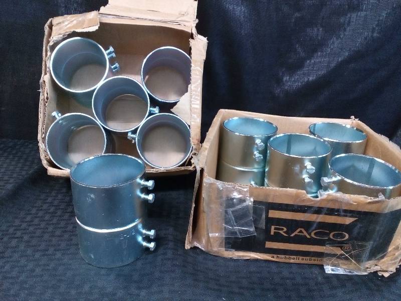 lot 223 image: Hubbell Raco Set Screw Coupling for Conduit