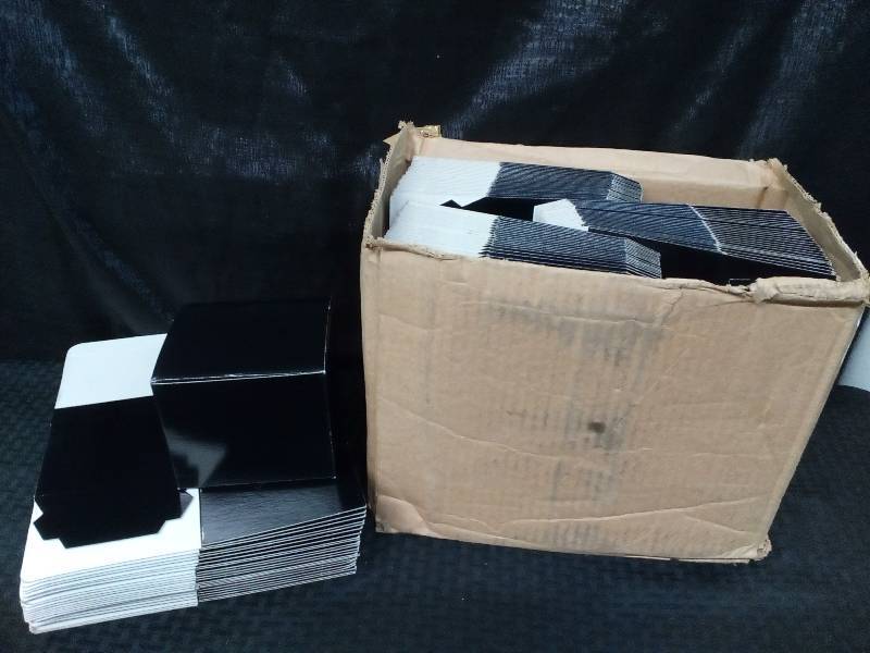 lot 261 image: Black Gift Boxes light weight