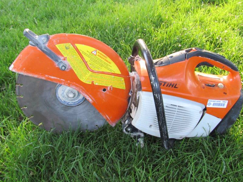 lot 7452 image: Concrete Saw - STIHL - TS420 - Like New Runs Great