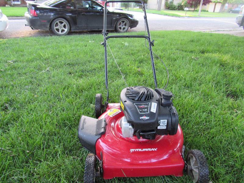 lot 7453 image: Push Mower - Murray - side discharge 4.5 Briggs and Stratton Moto - Runs Great
