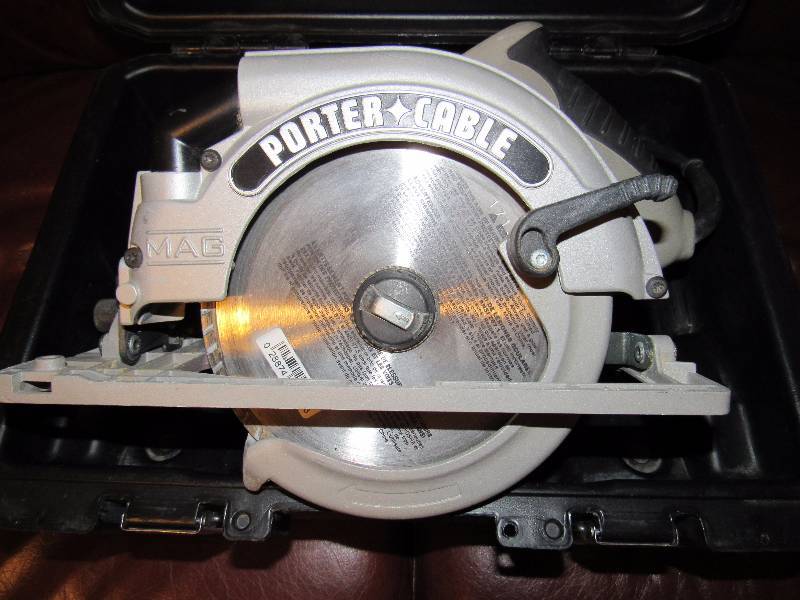 lot 7457 image: Circular Saw - PORTER CABLE - 7-14 with case. Like New Condition - w Extra Diablo Blade