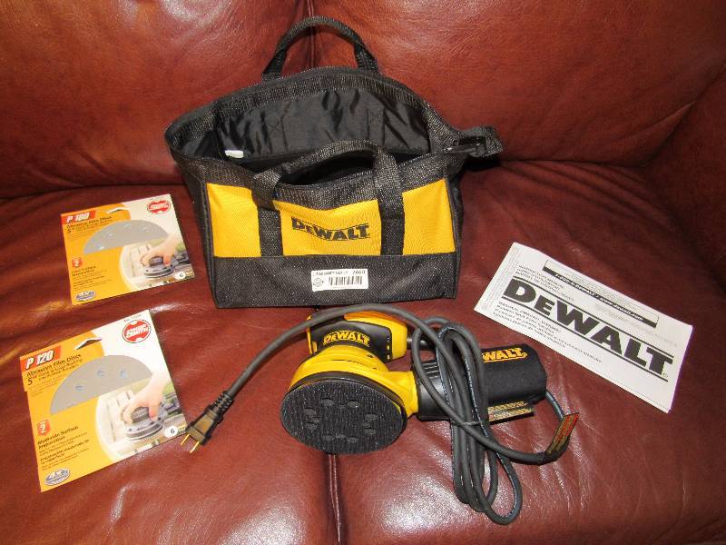 lot 7460 image: NEW DeWalt Palm Sander M# DWE6421 - w Vacuum & 2 pkgs of Sand Paper (P120 & P180)