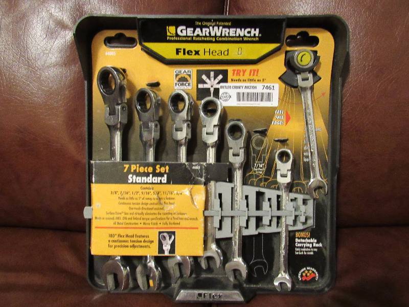 lot 7461 image: 7 piece- Standard Gear Wrench - Ratcheting Wrench Set Sizes 38, 716, 12, 916, 58, 1116, 34
