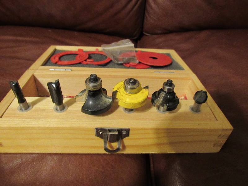 lot 7462 image: 6-piece SKIL Router Bit Set - wwooden case and allen keys