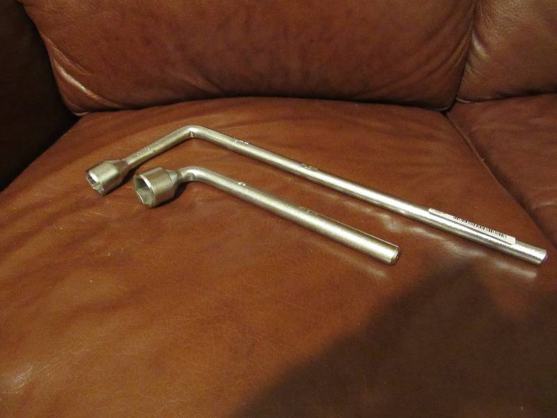 lot 7464 image: 2-piece Klein Lug Nut Wrench Set - 24mm and 19mm