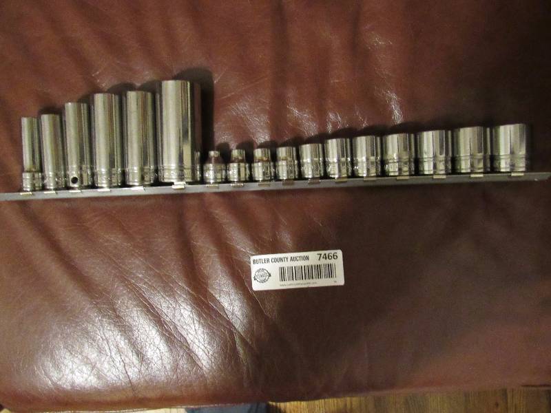 lot 7466 image: SNAP ON Sockets - 17 pieces - 38 drive - See description for sizes