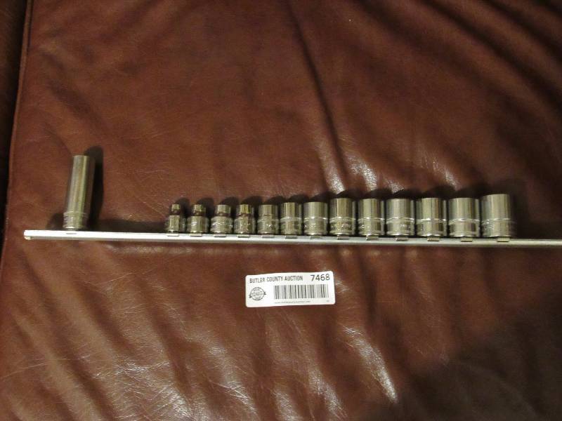 lot 7468 image: SNAP ON Sockets - 14 pieces - 38 drive - See description for sizes