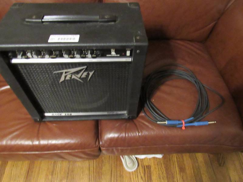 lot 7470 image: Guitar Amp - PEAVY - RAGE 158 Amplifier with Guitar Cord - Good working condition