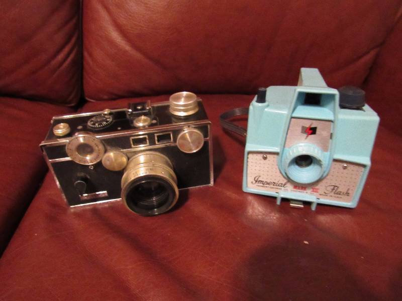 lot 7471 image: 2 vintage cameras - Argus & Imperial Flash 35mm - good condition
