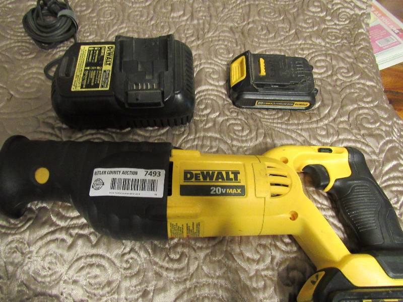 lot 7493 image: DeWalt 20v Lithium Sawz-ALL with 2 batteries and charger - works great (One battery does not charge)