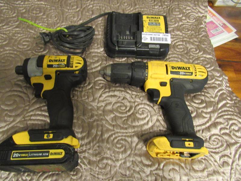 lot 7494 image: DeWalt Impact Drill & Drill w battery  charger - Impact Drill works great - Drill does not work