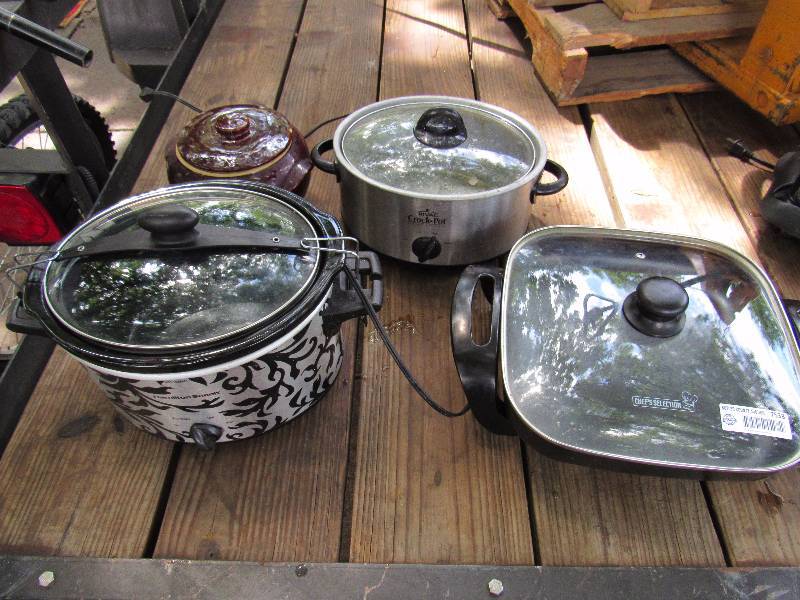 lot 7538 image: Lot of Housewares - 2 Crock Pots, Electric Skillet, Red Glass Bowl with Lid