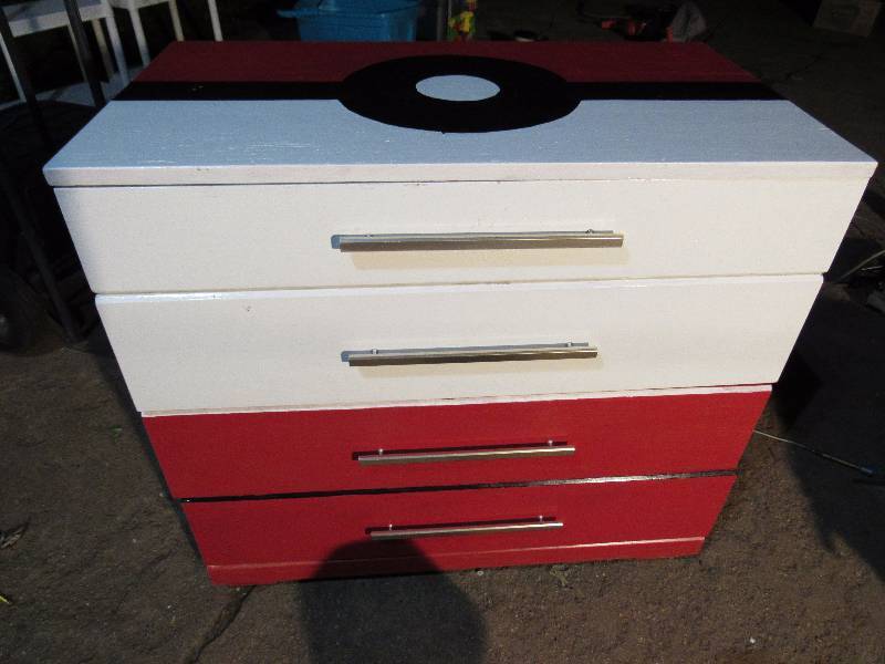lot 7676 image: Red, white and black 4-Drawer Bachelors Chest of drawers