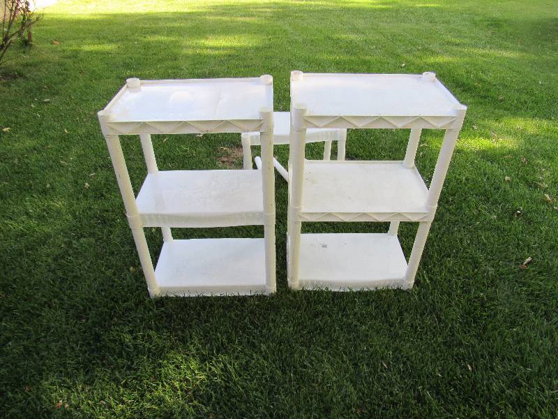 lot 198 image: Lot of 2 white plastic shelves
