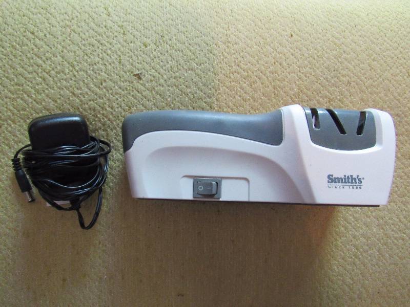 lot 7705 image: Electric Knife Sharpener - Smiths - LIKE NEW