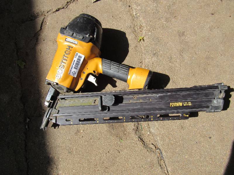 lot 7708 image: Bostich Framing Nailer - F28WW - 28 degree wire welded framing nailed - WORKS