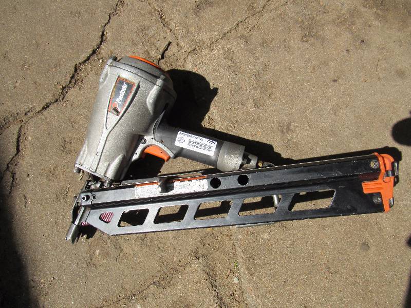 lot 7709 image: Paslode Framing Nailer - Model F350S - WORKS