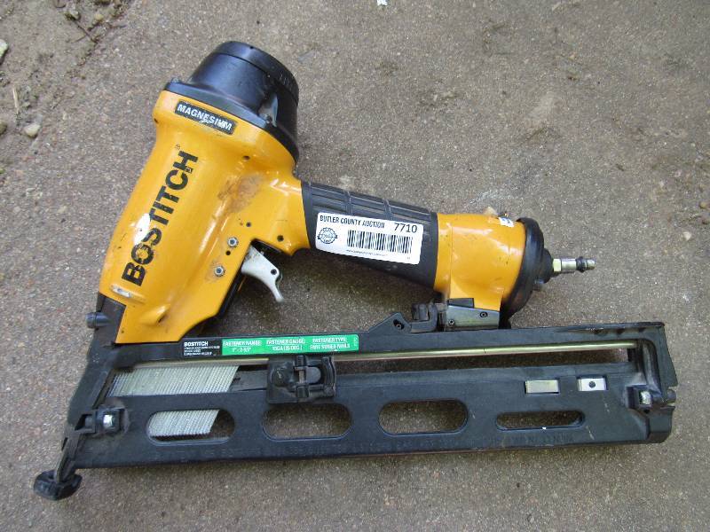 lot 7710 image: Bostich 15 Gauge Finish Nailer -  WORKS