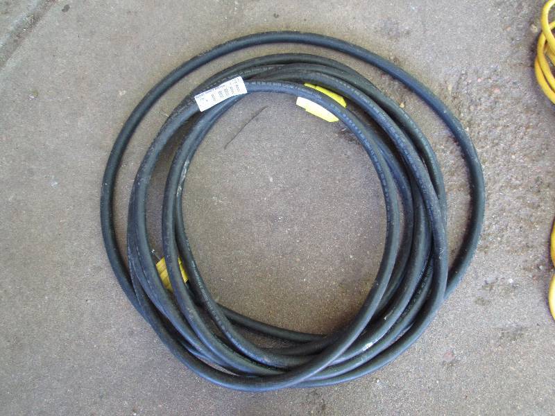 lot 7713 image: CORRECTION - 30 ft.  -----   Royal Black VERY HEAVY DUTY Extension Cord - Water Resistant - WORKS
