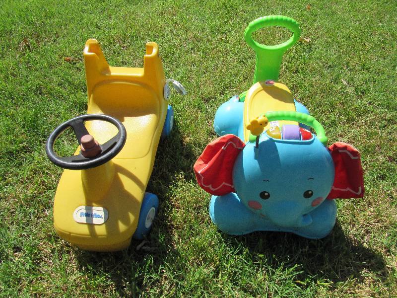 lot 7722 image: Lot of 2 Little Tykes Riding Toys