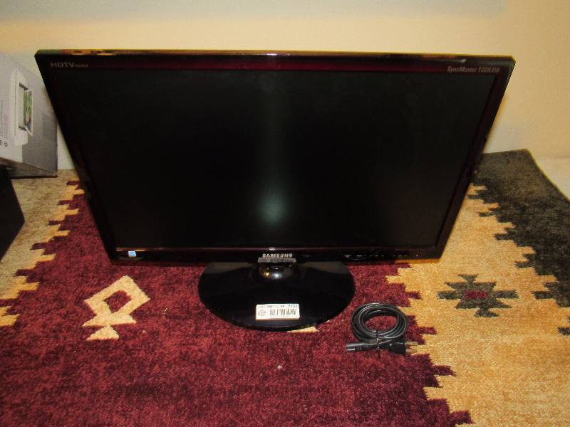 lot 7732 image: Samsung Flat Screen TV w cord 21