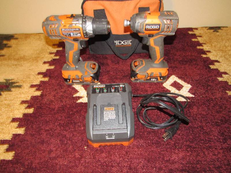 lot 7742 image: Ridgid 18 volt Drill Driver Kit wCharging Dock - in case - GREAT CONDITION
