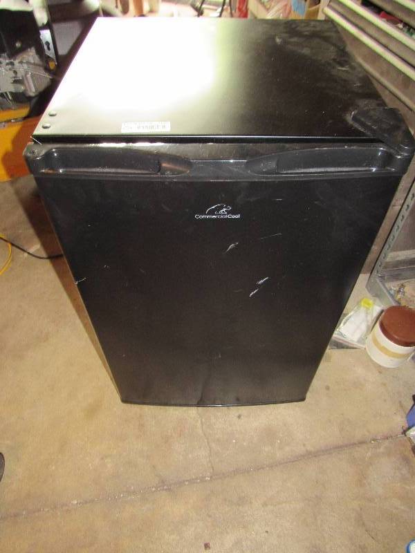 lot 7736 image: Black Mini Fridge - Commercial Cook - CCR4513