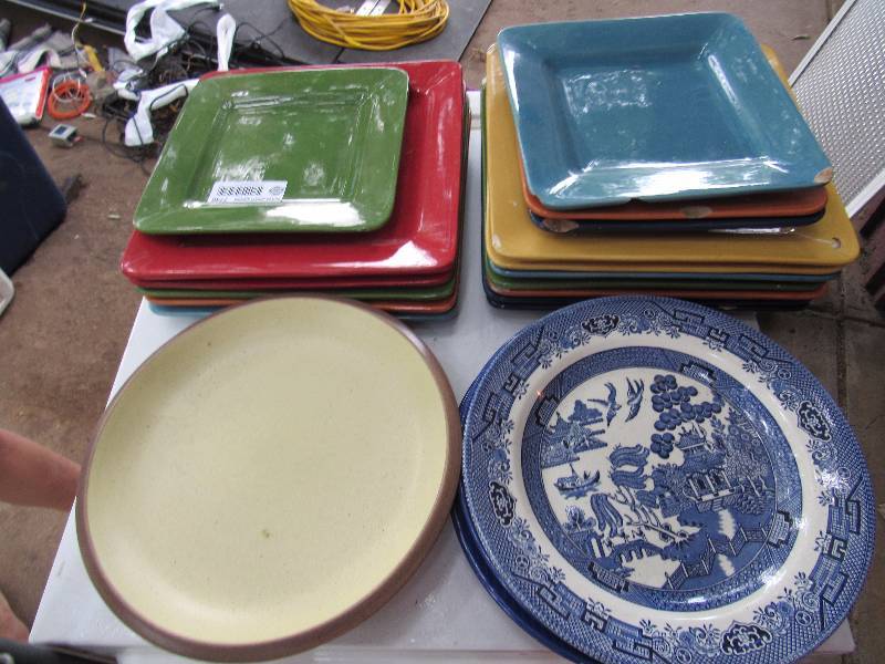 lot 7746 image: Assortment of Colorful Square and Round Plates