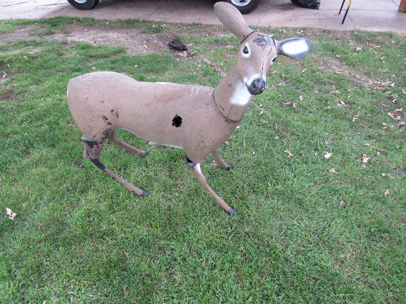 lot 7756 image: Plastic Deer Lawn Ornament - Detachable Legshead - well used