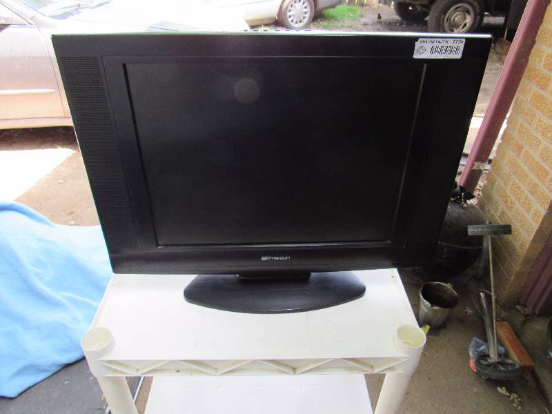 lot 7774 image: Emerson Flat Panel TV - Works