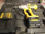 DeWalt 24v Hammer Drill with case, 1 battery and charger -M# DW006 works as it should