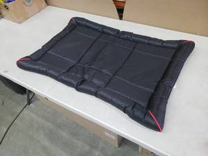 lot 2554 image: Vibrant Life Black Pet Bed, 31x20