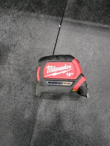 lot 3566 image: Milwaukee 16 Tape Measure