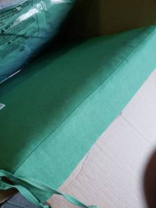 lot 5894 image: Green Patio Chairr Cushion, 24 x 24