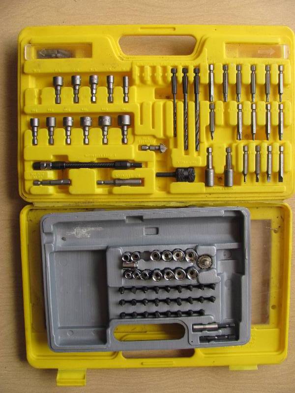 lot 8001 image: Bits & Sockets in carrying case