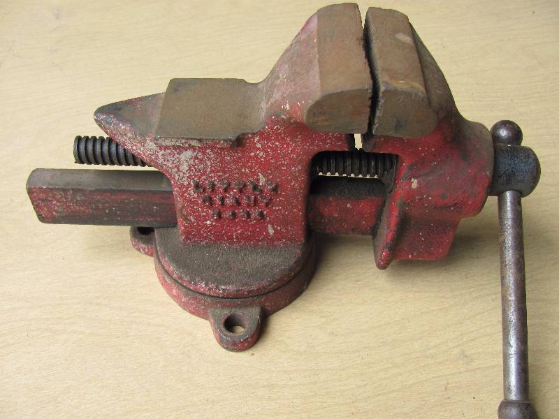 lot 8009 image: 3 in. VISE - Little Giant M#5484 - Get a grip