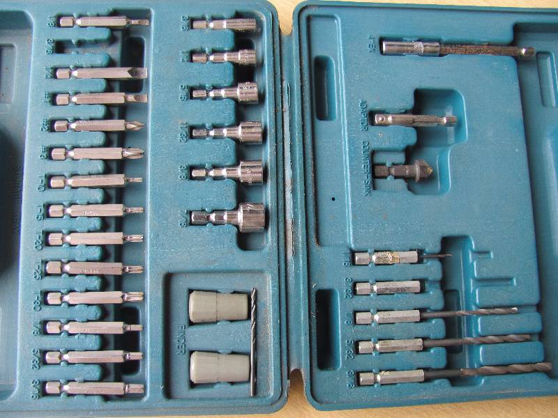 lot 8018 image: Bit Set in case - Drill bits, Socket bits and more