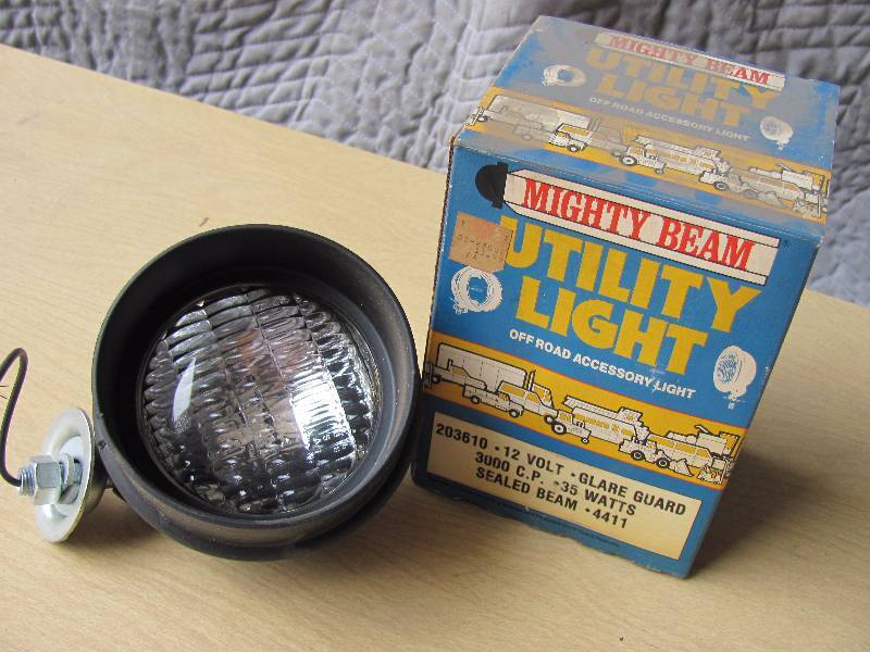 lot 8020 image: 12 volt Utility Light - IN BOX - Many uses Ag, RV, Off-road, Heavy equip, etc...