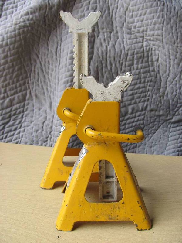 lot 8021 image: Set of 2 Jack Stands - 6,000 lb. capacity