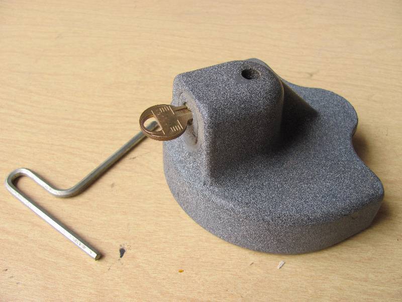 lot 8022 image: Trailer - Coupler Lock - Master Lock Quality - w 1 KEY