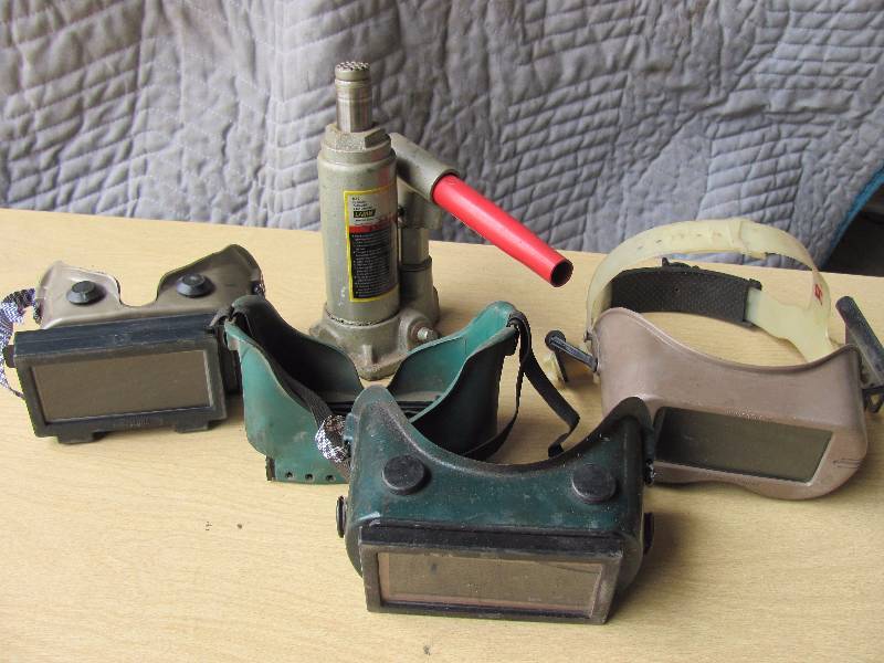 lot 8024 image: 2-ton Bottle Jack & Assorted Cutting Goggles