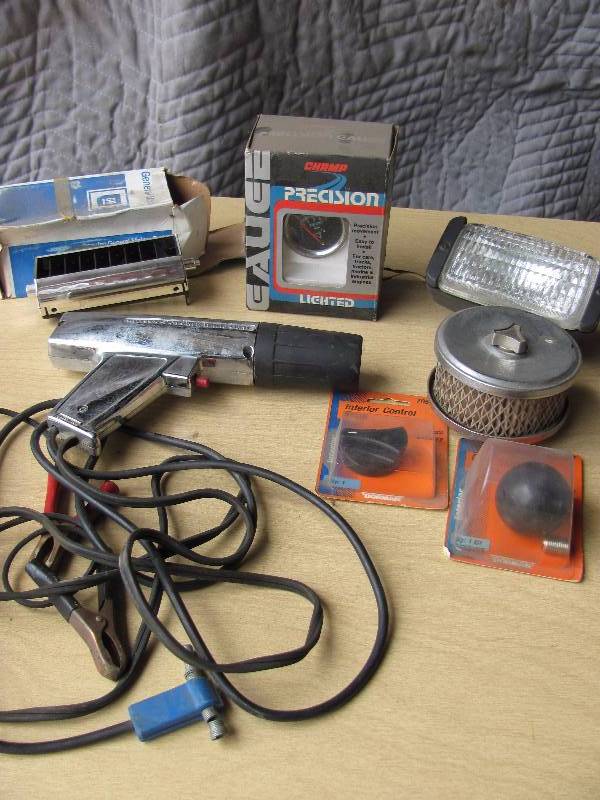 lot 8025 image: Timing Light & Assorted Auto Accessories