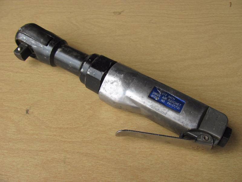 lot 8026 image: Pneumatic Air Ratchet 12 inch Drive
