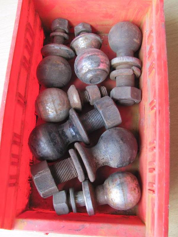 lot 8032 image: Lot of 7 Assorted Hitch Balls